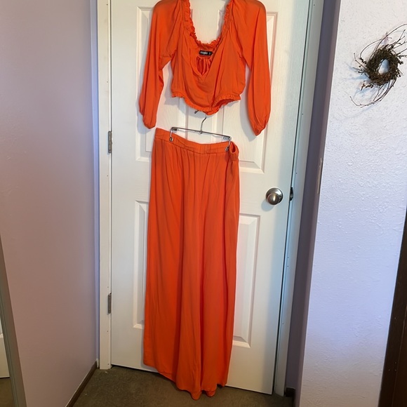 Missguided 2-piece outfit, sz 12 summer tangerine orange. Looks great with a tan - Picture 1 of 11